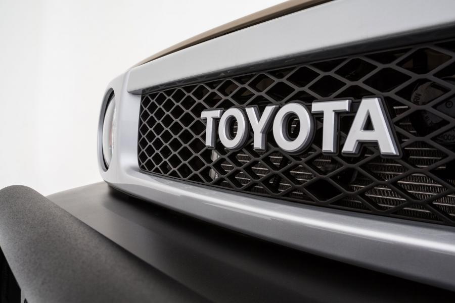  Toyota FJ-S Cruiser 2012 года  (фото 11 из 14)